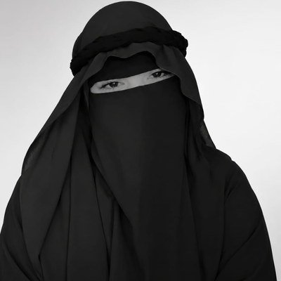Nida Qasim, Content Writer